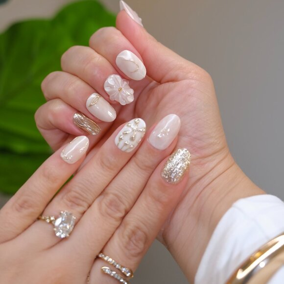 tipsy | Handmade Press On Nails | Squoval Short | Ivory Luxe | Off-White - Picture 1 of 14